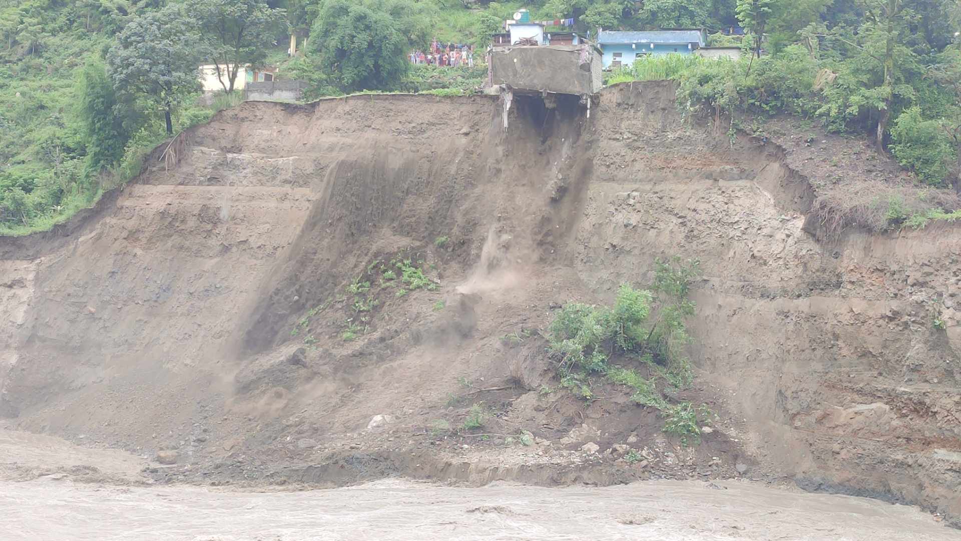 दार्चुलापारि धारचुलामा महाकालीले घर बगायो